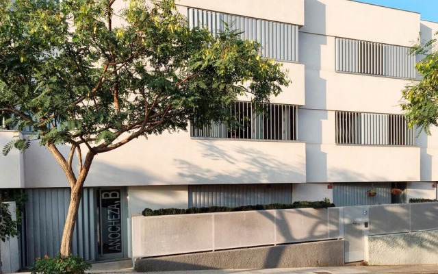 Stylish retreat in-between the ocean and mountains