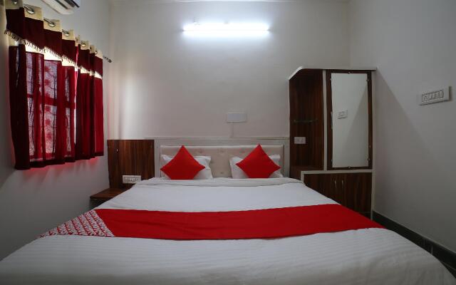 OYO 37077 Hotel Rawat