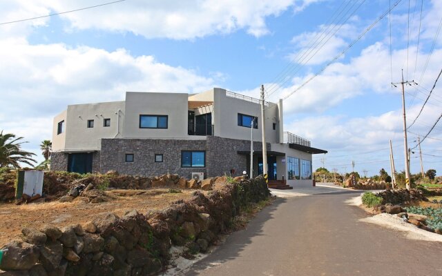 Sea and Star Pension