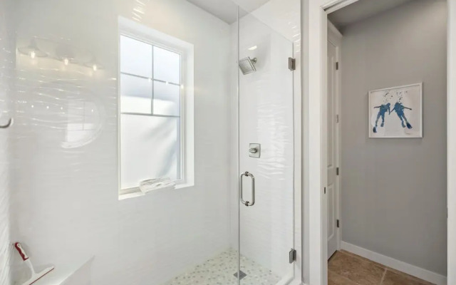 1332 Laurel Grove 3 Bedroom Home by RedAwning