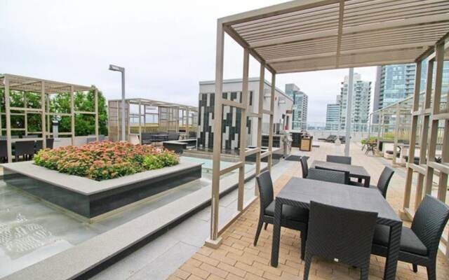 Presidential 1 Bedroom Condo across CN Tower