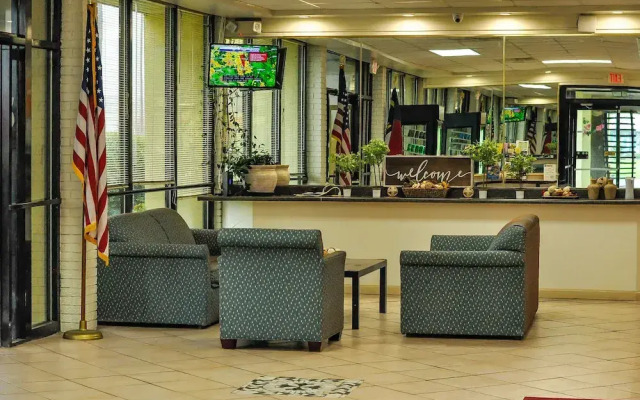 Red Carpet Inn & Suites