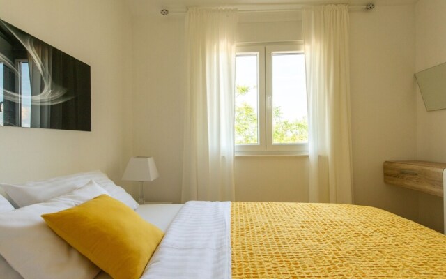 Enticing Apartment in Vir near Sea Beach