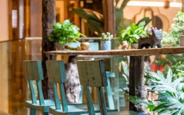 Leshan Thirteen · Maolinju Homestay