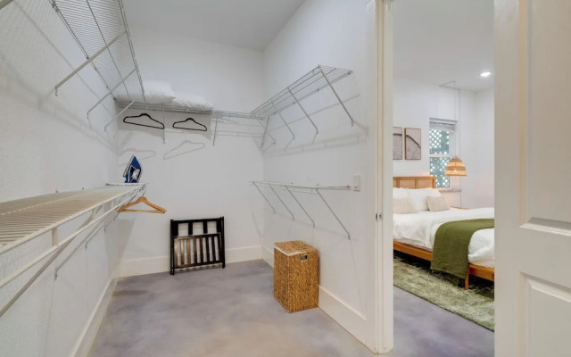 Near Lake Travis & Marina: Modern Austin Getaway!