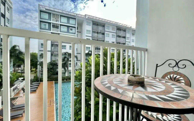 The trust huahin sky room condo pool view