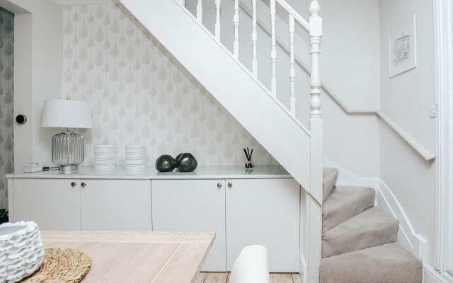 The Dragonfly - Central 2 bedroom house