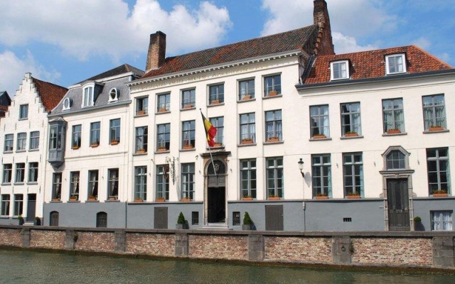 Double Suite with canal view (full double bed) (king size bed)