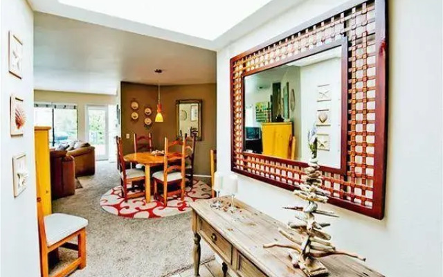 #8132 - La Jolla Shores Penthouse Two-Bedroom Apartment
