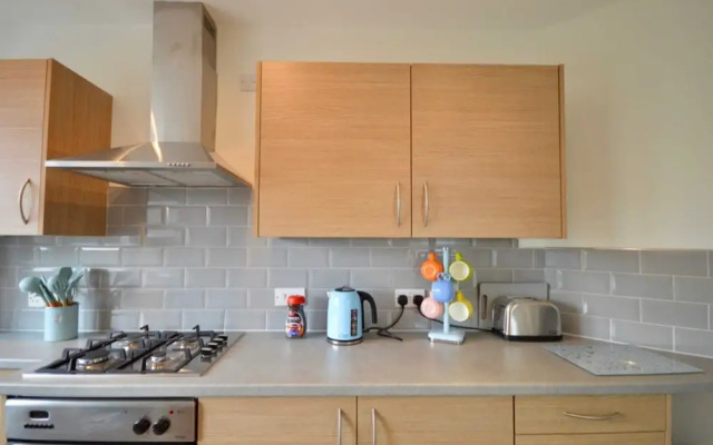 Lovely Modern Flat with Parking Near Airbus, Uwe, MOD