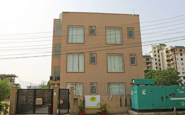 Hotel Pacific Inn Suites by OYO Rooms