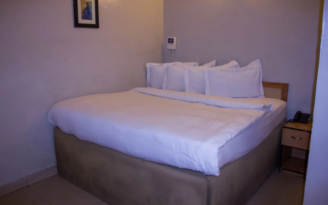 Triple Tee Hotel