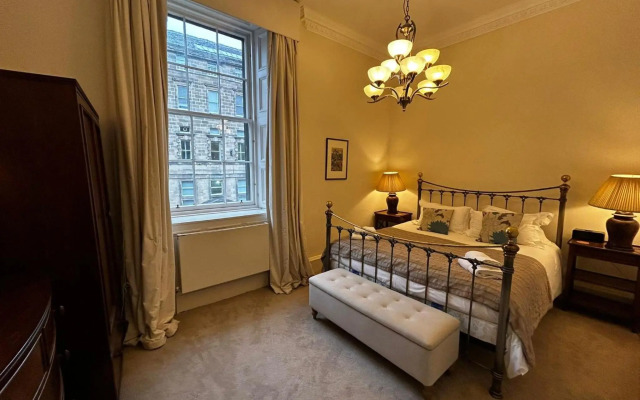 Parliament Sq (apt 10 ) Royal Mile