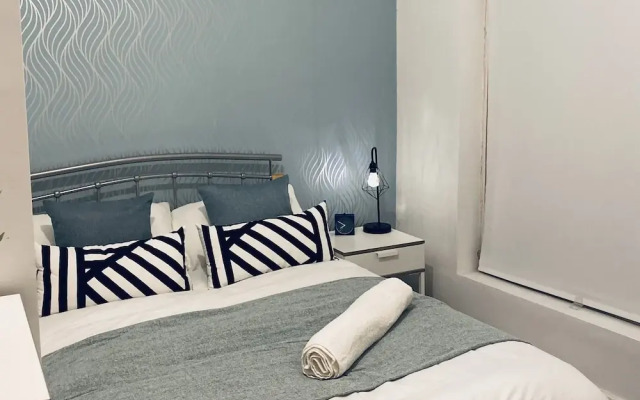 Large 4 Bedroom Home - City Centre