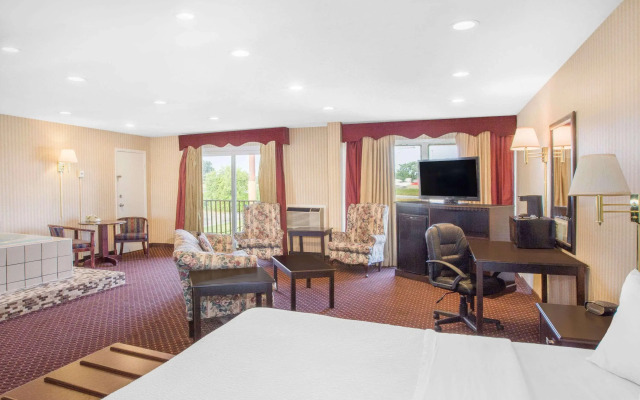 Days Inn by Wyndham Toledo