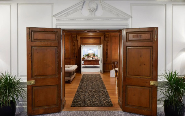 Tarrytown House Estate