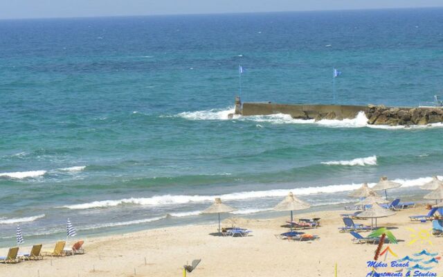 Mikes Beach Apartments & Studios