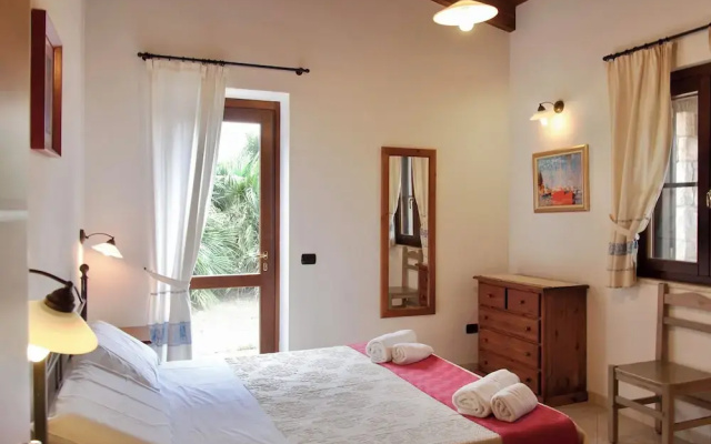 Village with swimming pool just a few minutes from Alghero