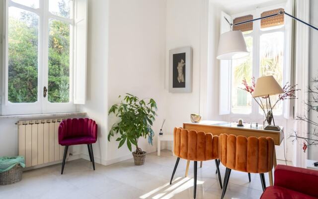 Piazza San Luigi 9 in Naples