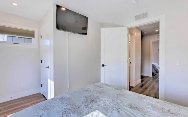 Traverse City Townhome: Walk to Beach!