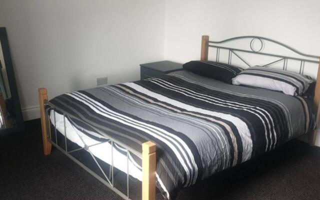 Hullidays - University Side Lg 4 bed House