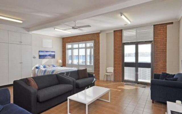 The Studio on the Lake @ Fishing Point, Lake Macquarie - honestly put the line in and catch fish