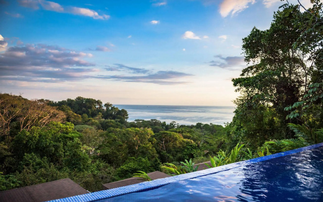 Tiki Villas Rainforest Lodge & Spa