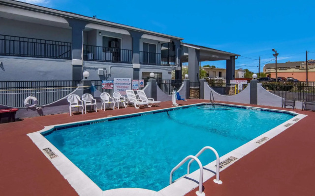 Econo Lodge Waco North I-35