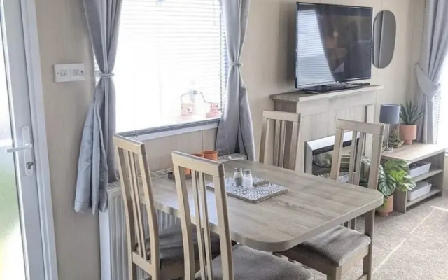 Immaculate Sen Friendly 3-bed Caravan in Porthcawl