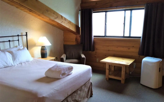 The Boulder Creek Lodge