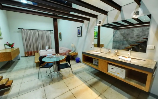 Cafe de Paris B&B