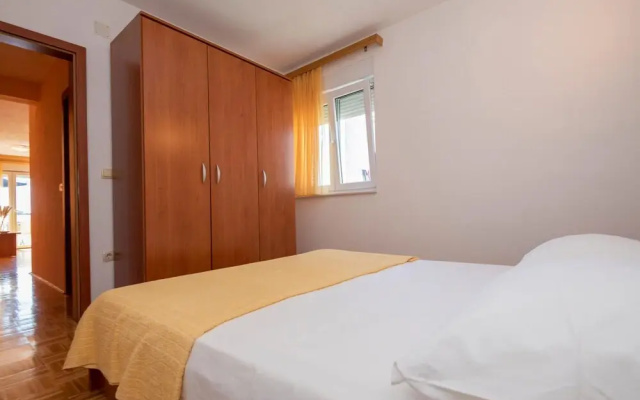 Beautiful Home in Makarska With Wifi and 1 Bedrooms