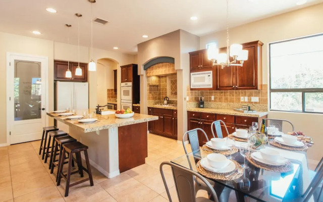 Silverado by AvantStay | WALK TO COACHELLA! Spanish Style Villa in Indio