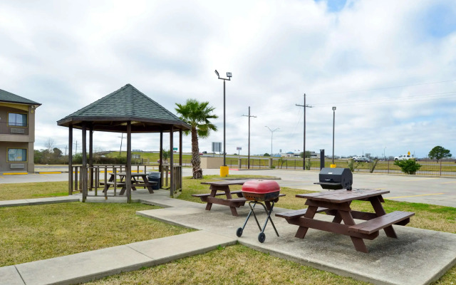 Econo Lodge Inn & Suites Port Arthur near Sabine Pass