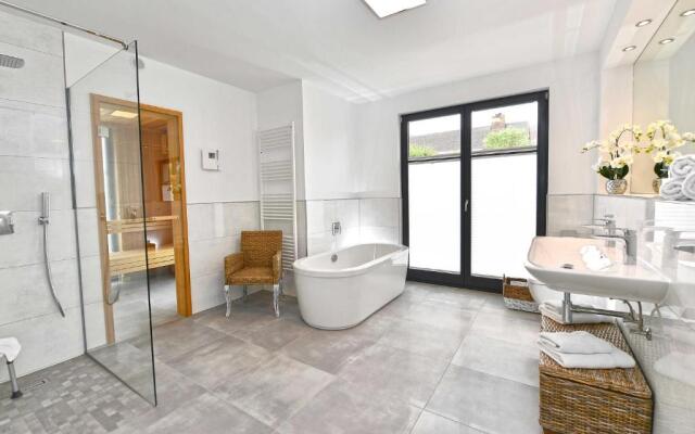 Villa "Levante" F659 Gartenwohnung mit Kamin, Sauna, Terrasse