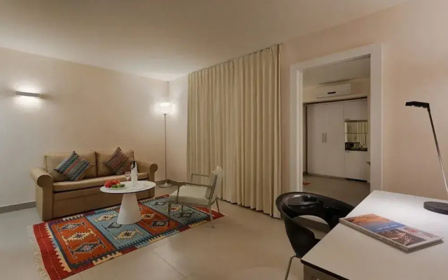 Desert Irus Hotel