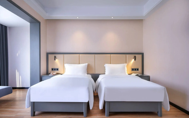 Wing Hotel Guilin - Central Square