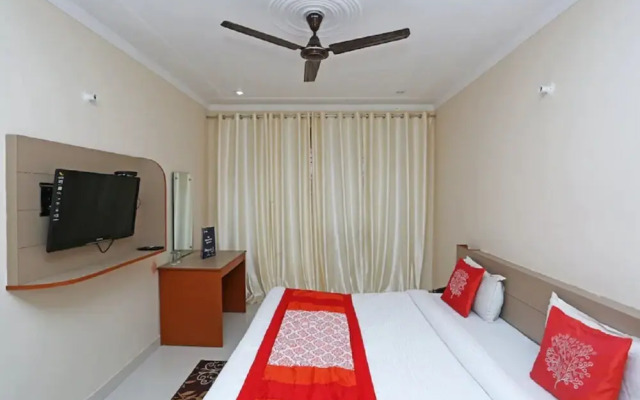 Goroomgo Bhagirath Inn Tapovan Rishikesh
