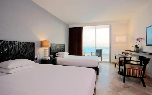 Krystal Grand Cancun