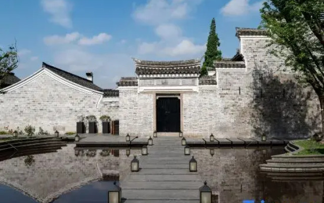 Ningbo Cloud Hotel (Cicheng Ancient County Chengchenghuang Temple)
