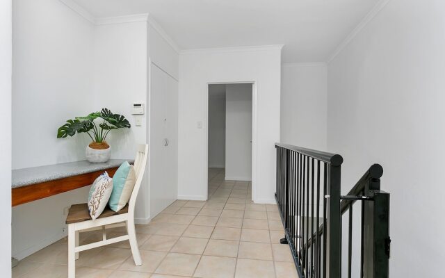 Palm Cove Retreat