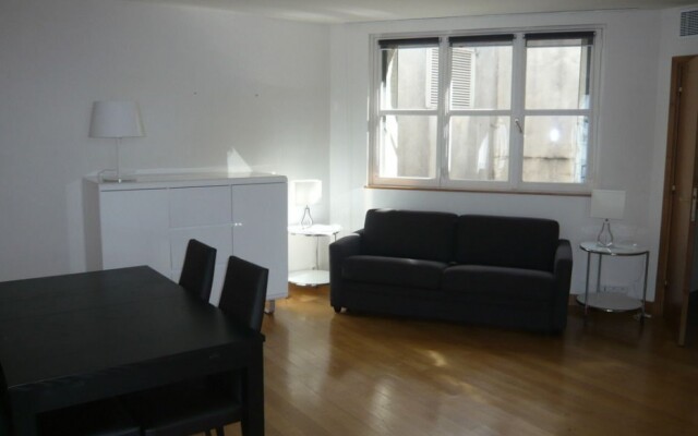 Bridgestreet Deluxe Residence Apartments