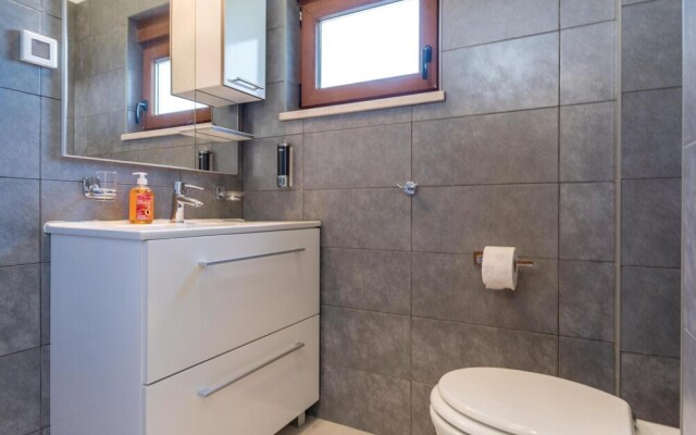 Beautiful Home in Buici With Wifi and 4 Bedrooms