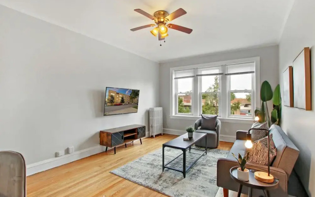 1BR Vibrant Apt in Old Irving Park