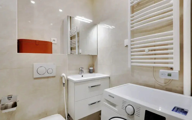 Modern Brunel Classic 1 Bed Apt With Balcony in Paris