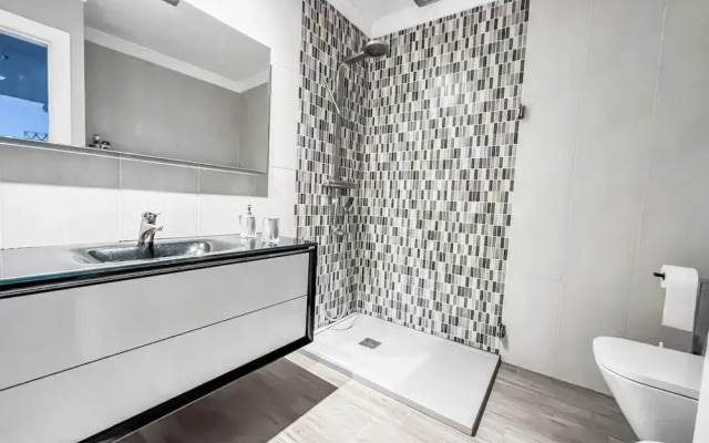 Cd-1382 Two Bedroom Apartment With Terrace