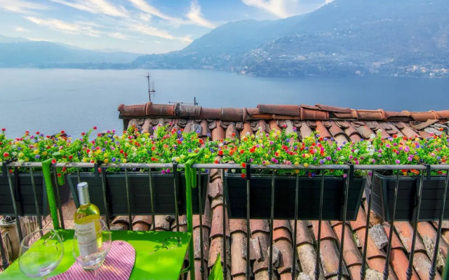The Green Nest by Lake Como
