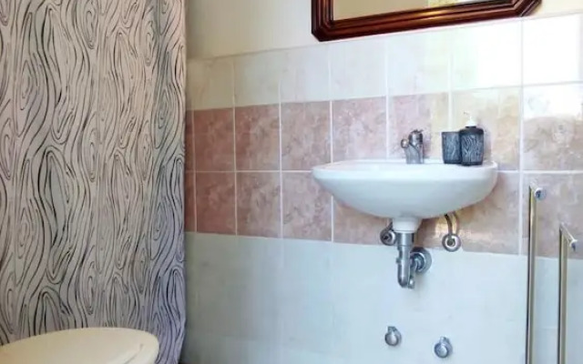 Villa Piana - Con Piscina ed Ampio Giardino Privato