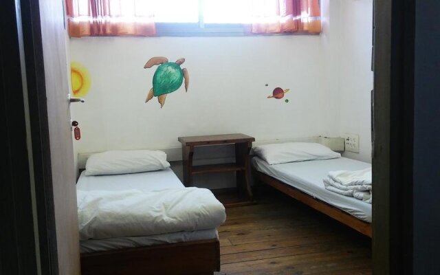 Overstay TLV Hostel