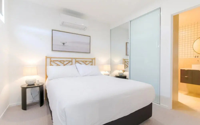 Elegant 2-bed Apartment With Incredible Bay Views